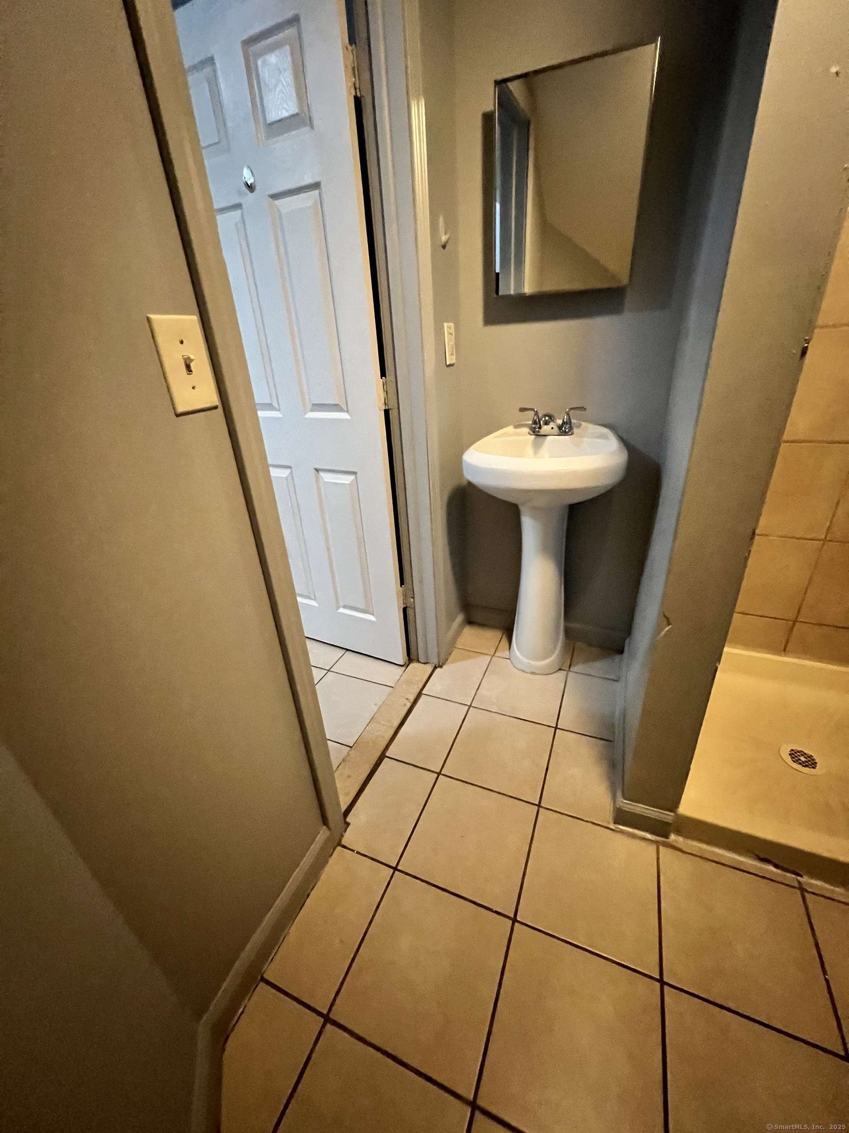 Bridgeport, CT 06608,175 Harriet Street #13