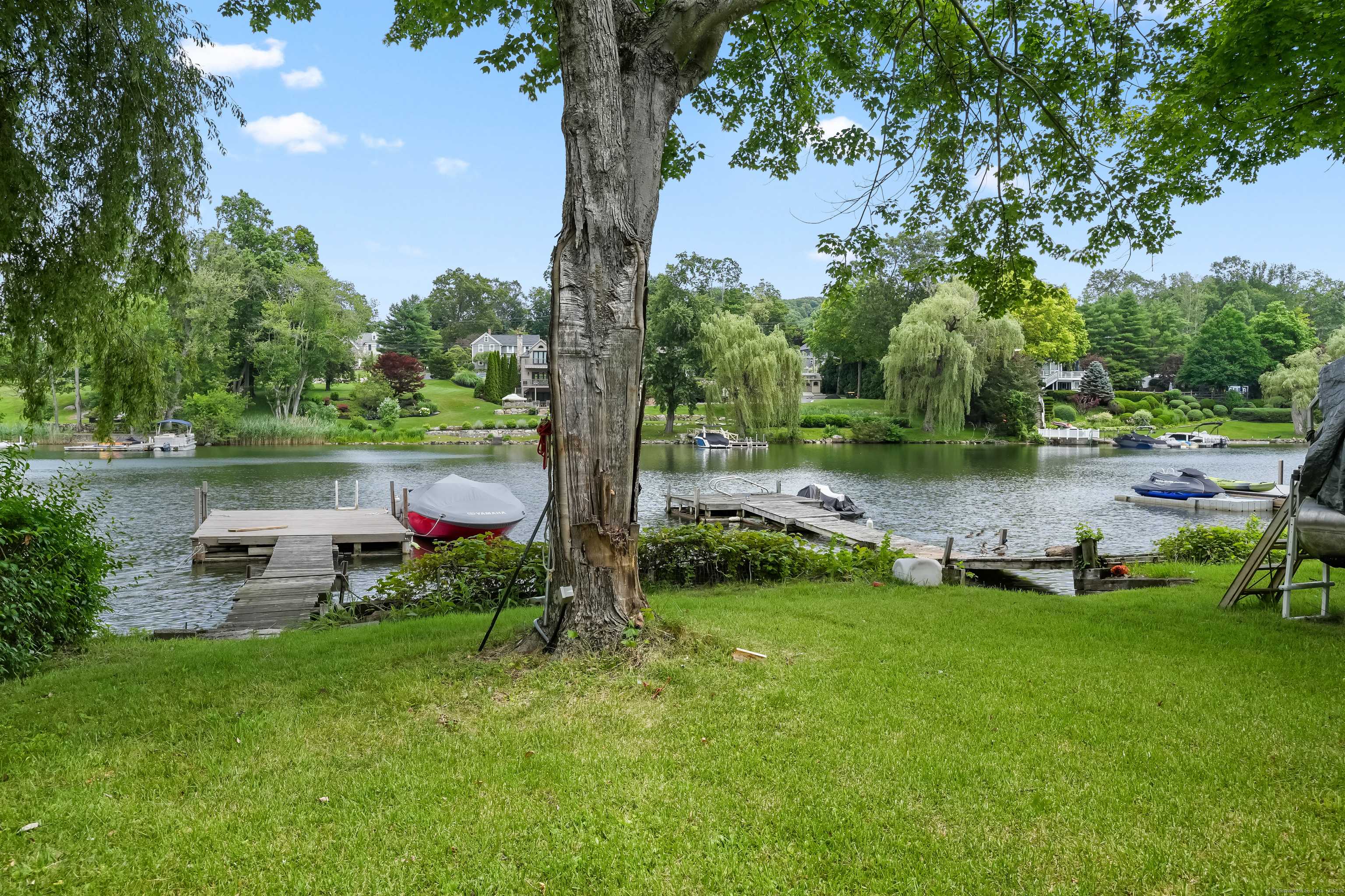 Brookfield, CT 06804,44 North Lake Shore Drive