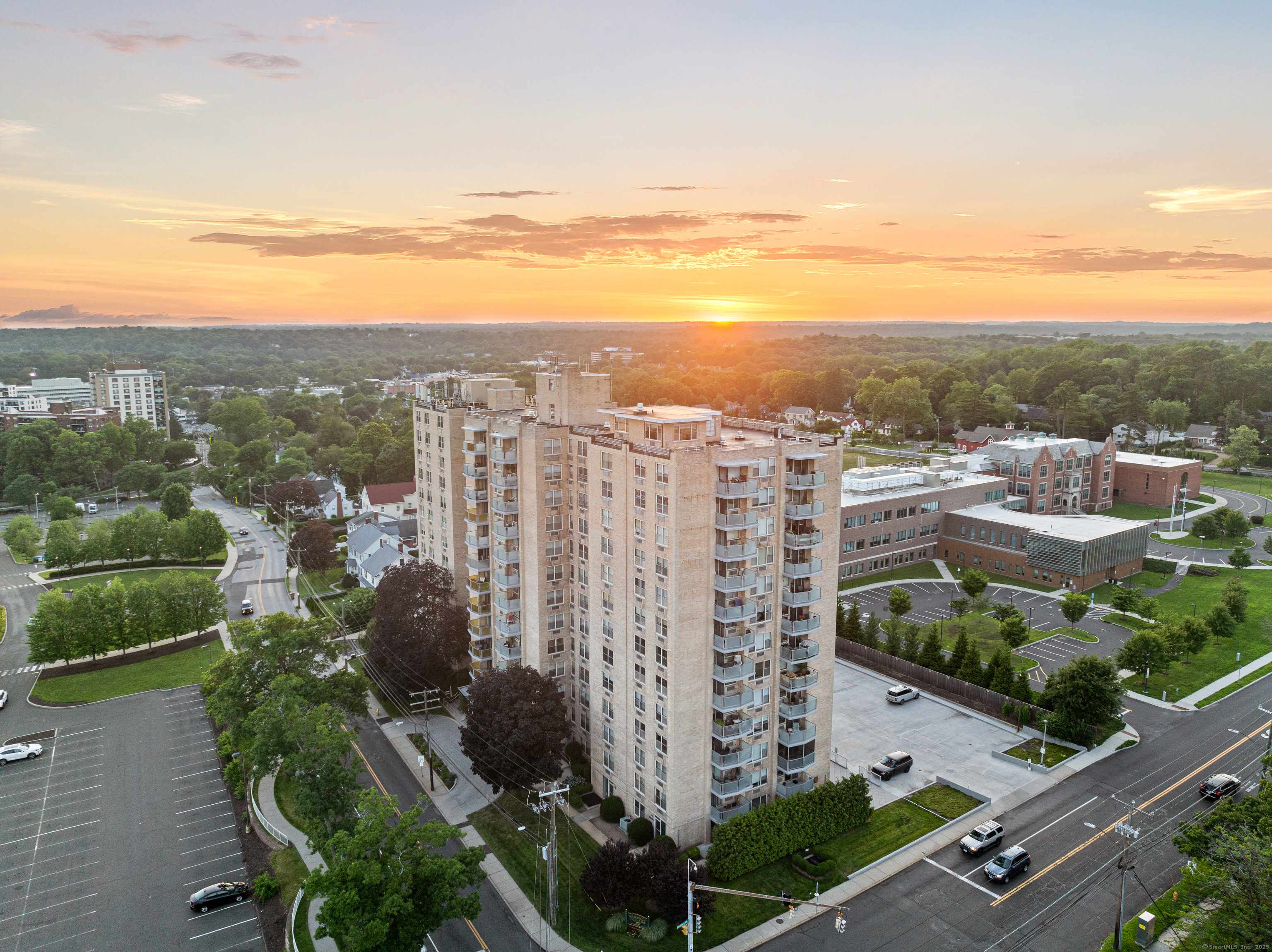 Stamford, CT 06902,1 Strawberry Hill Court #PH