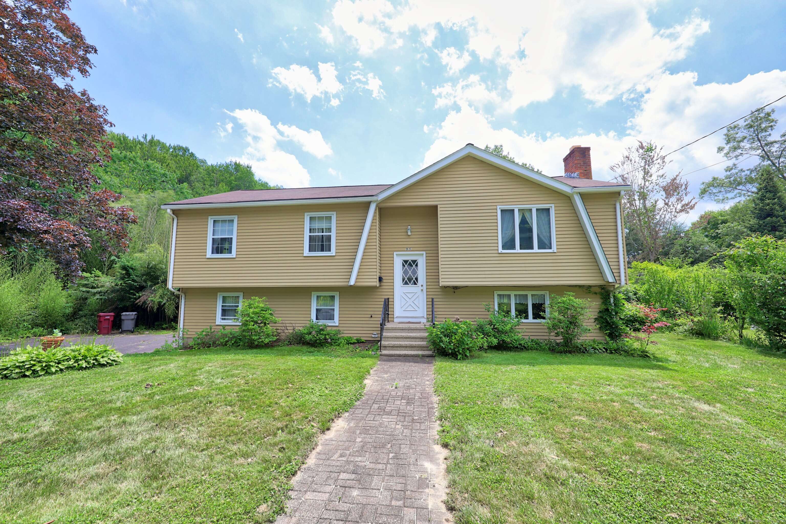 Naugatuck, CT 06770,95 Hickory Road