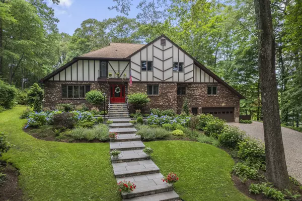 19 Pumpkin Hill Road, Trumbull, CT 06611