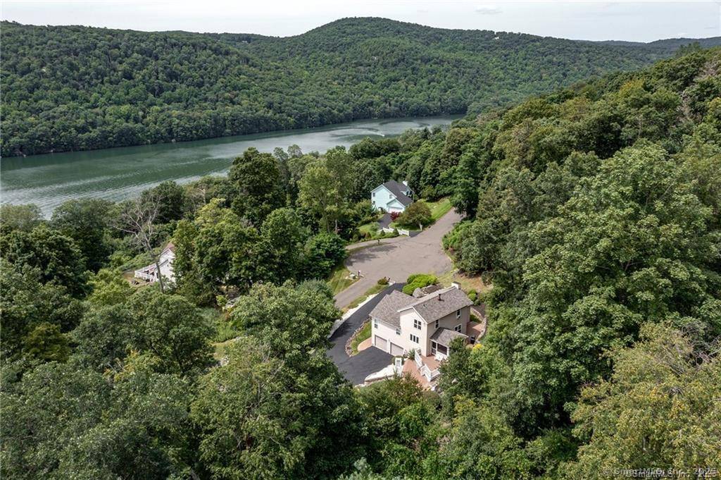 11 Squantz View Drive, New Fairfield, CT 06812