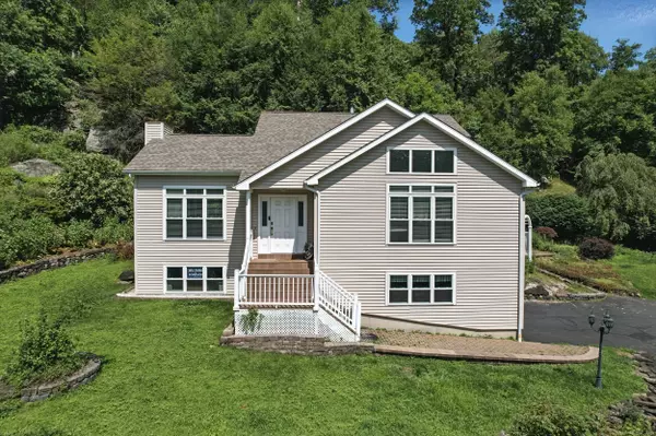 New Fairfield, CT 06812,11 Squantz View Drive