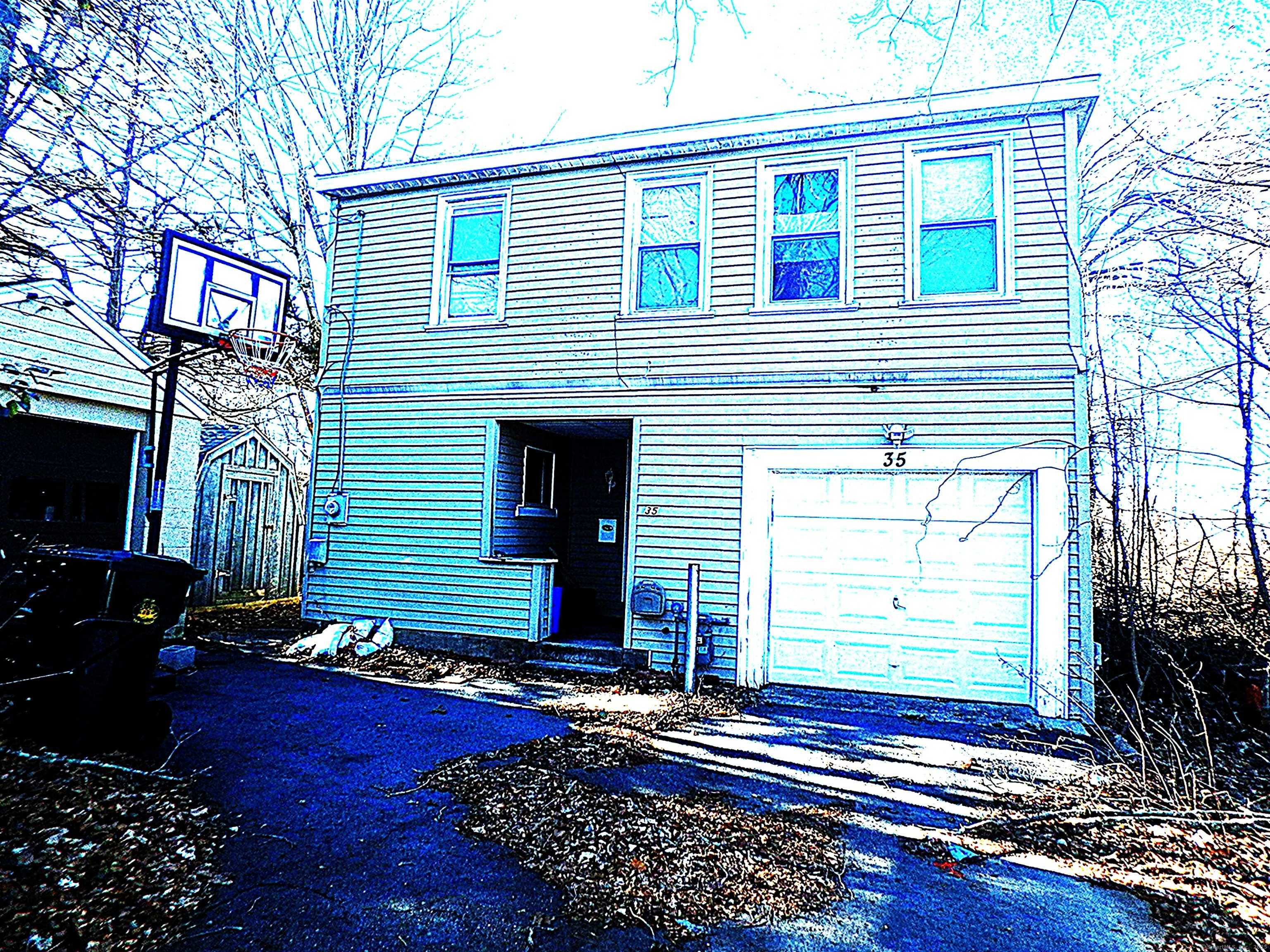 35 Thames Street, New London, CT 06320
