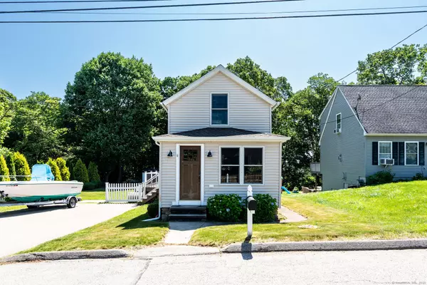 8 Johnson Street, Stonington, CT 06379