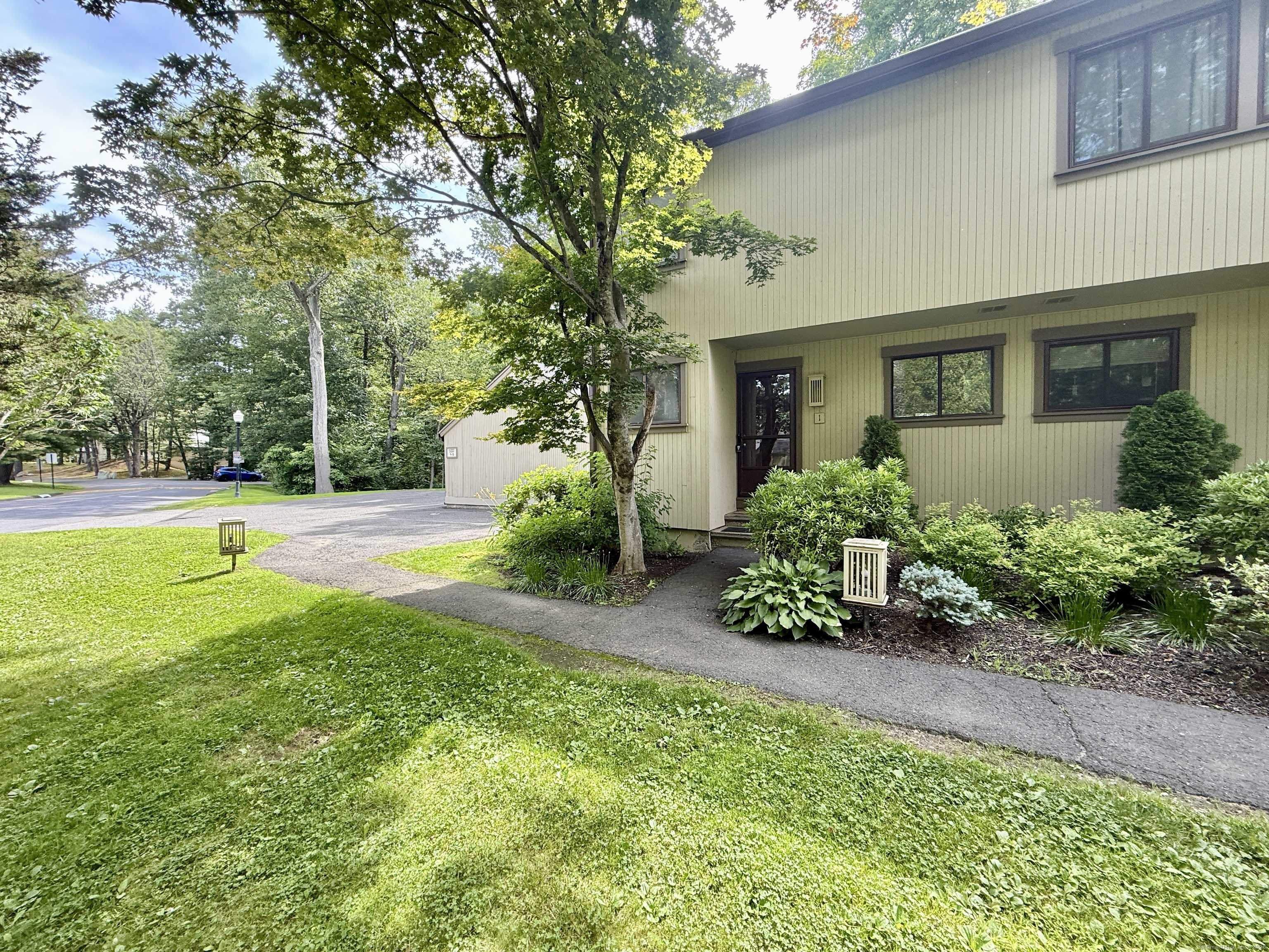 1 Summit Court #1, Woodbury, CT 06798