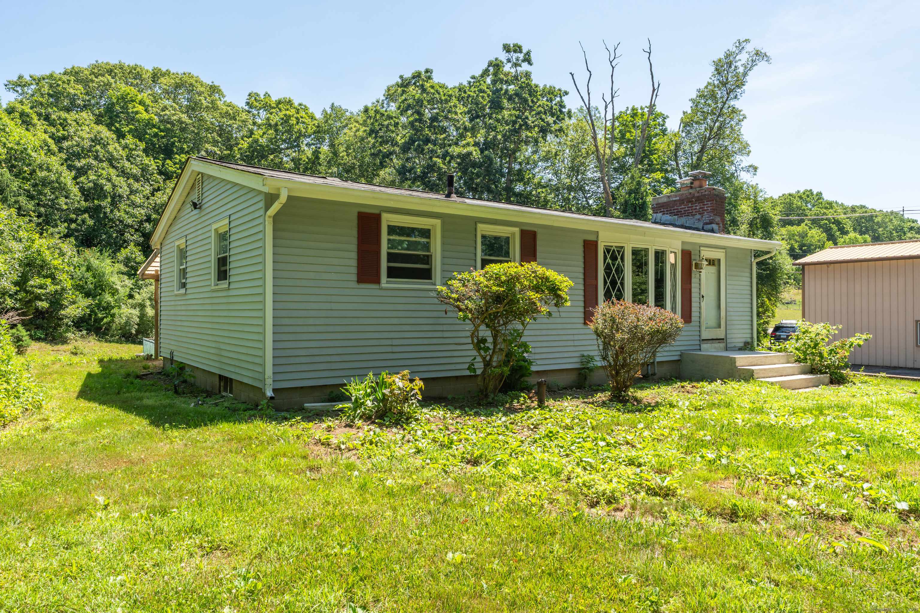 37 Chesterfield Road, Montville, CT 06370