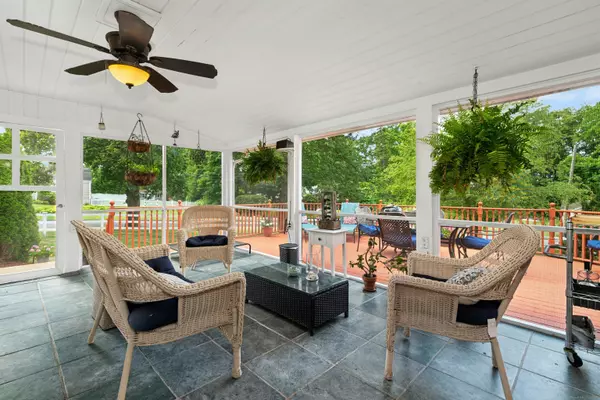 New Canaan, CT 06840,11 Old Kings Highway