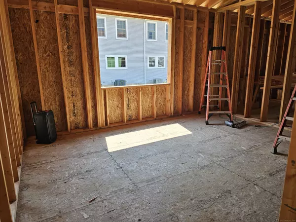 Clinton, CT 06413,151 - 153 East Main Street #12