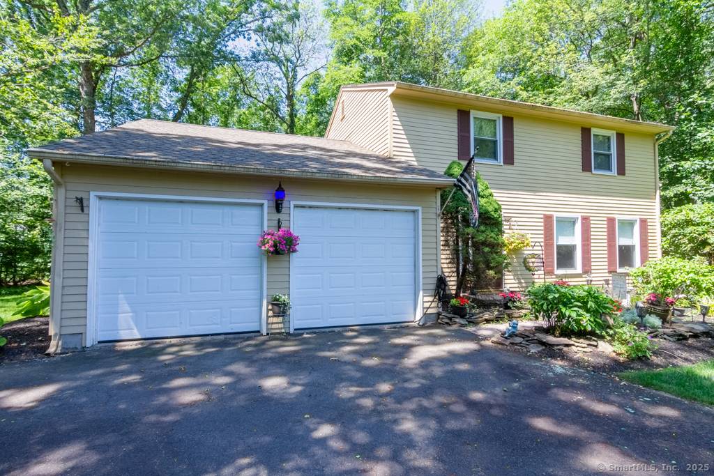 105 Inwood Lane, Bristol, CT 06010