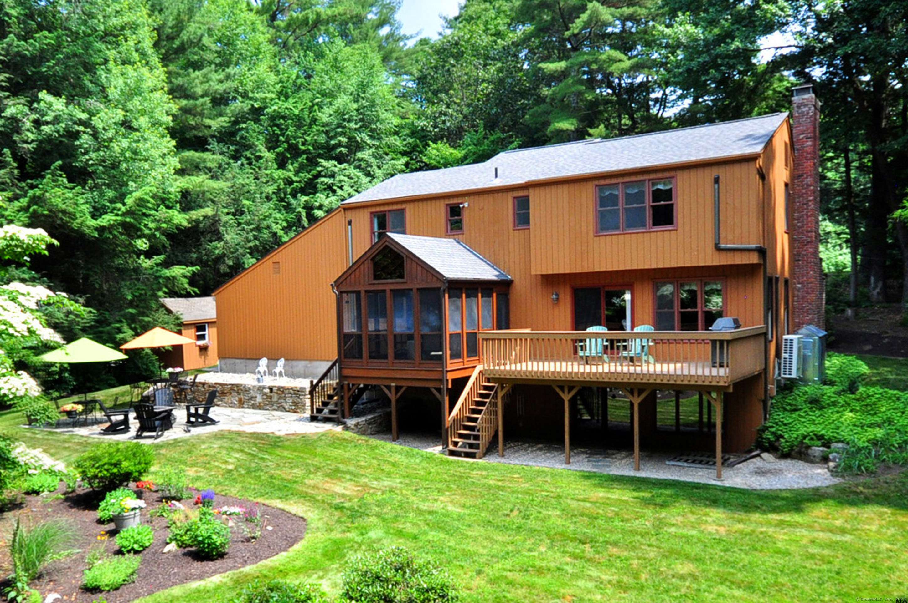 11 Brianwood Lane, Granby, CT 06035