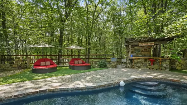 Redding, CT 06896,142 70 Acre Road