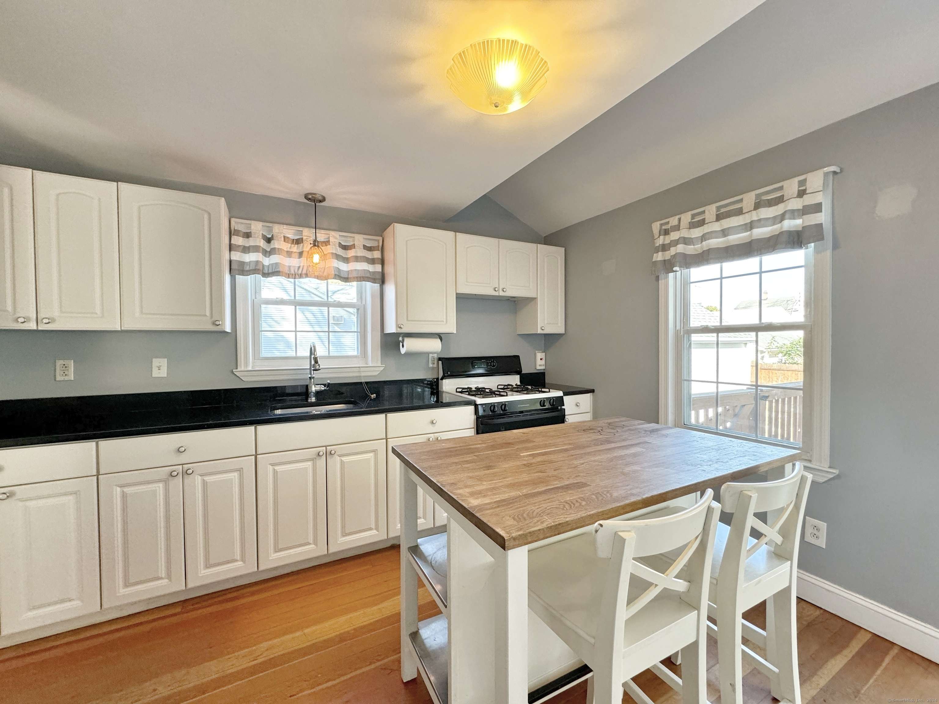 Fairfield, CT 06824,84 Sunnyridge Avenue