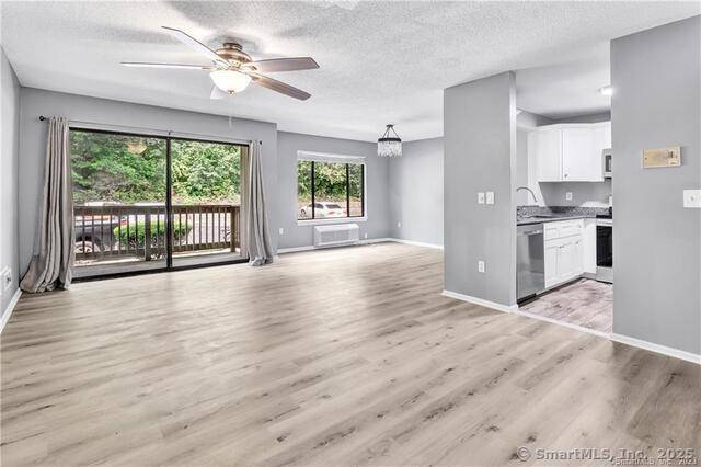 Hamden, CT 06514,175 Mill Pond Road #203