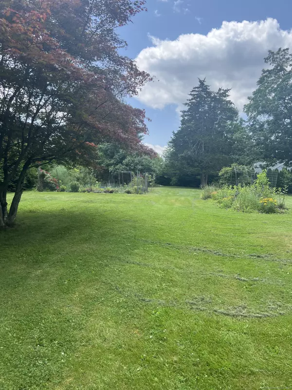 Wallingford, CT 06492,185 Chimney Hill Road