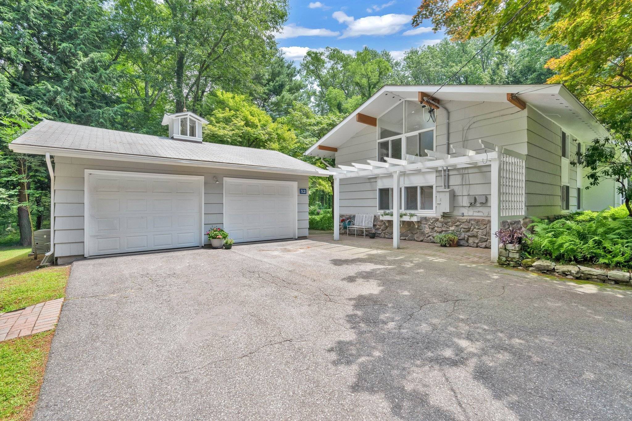 Farmington, CT 06085,12 Twin Ponds Drive