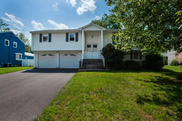 17 Hammick Road, West Hartford, CT 06107