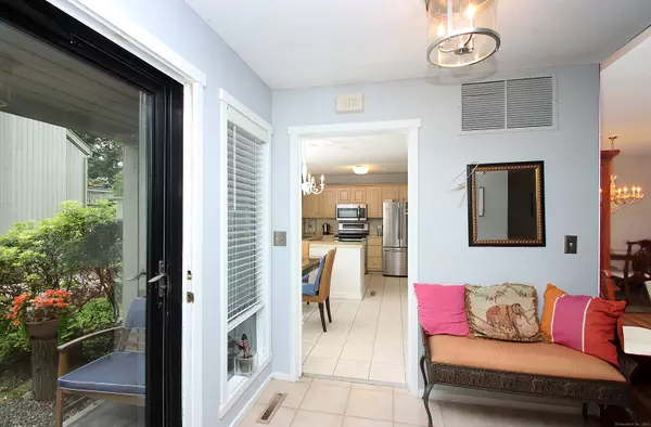 Southbury, CT 06488,278 Heritage Village #B