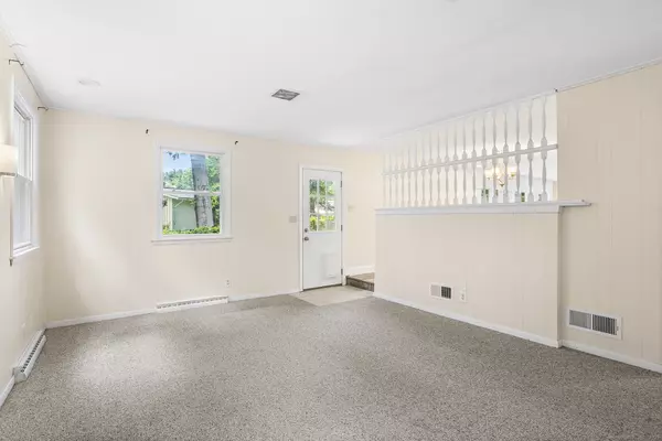 West Hartford, CT 06117,253 Simsbury Road