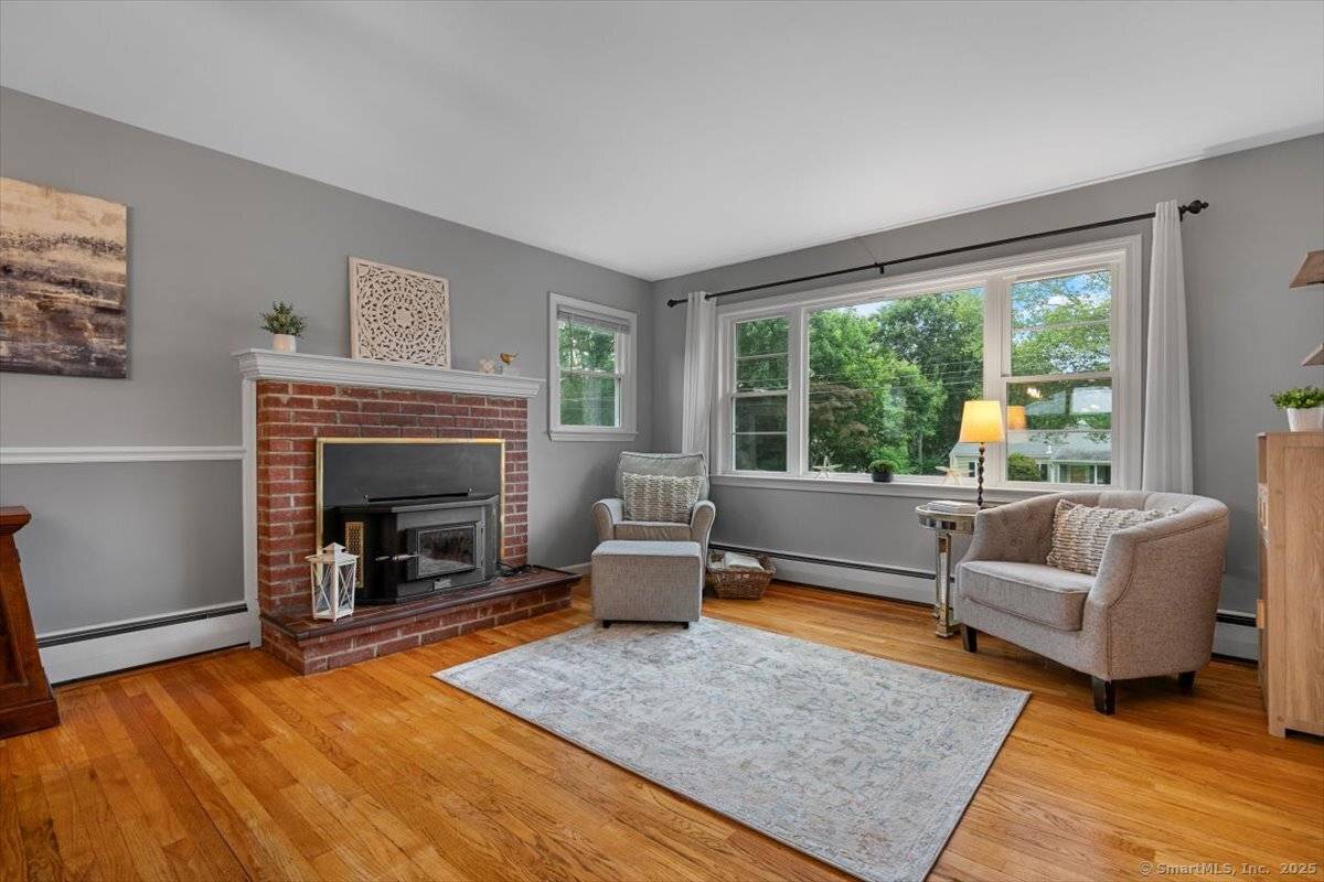 Milford, CT 06460,15 Laura Street