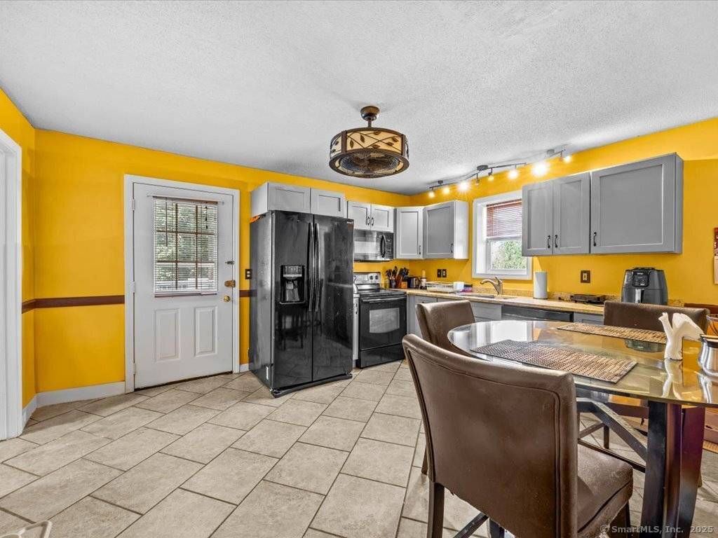 New London, CT 06320,32 Ashcraft Road
