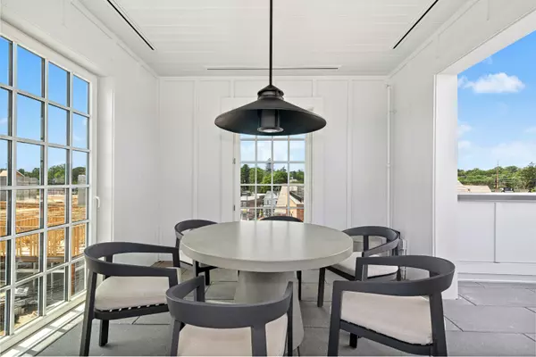 Darien, CT 06820,15 Corbin Drive #206