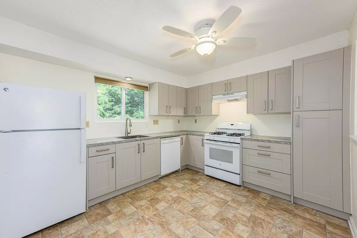 East Haven, CT 06513,140 Thompson Street #APT 5B