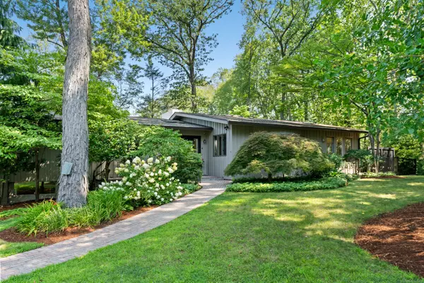 4 Ranger Lane, West Hartford, CT 06117