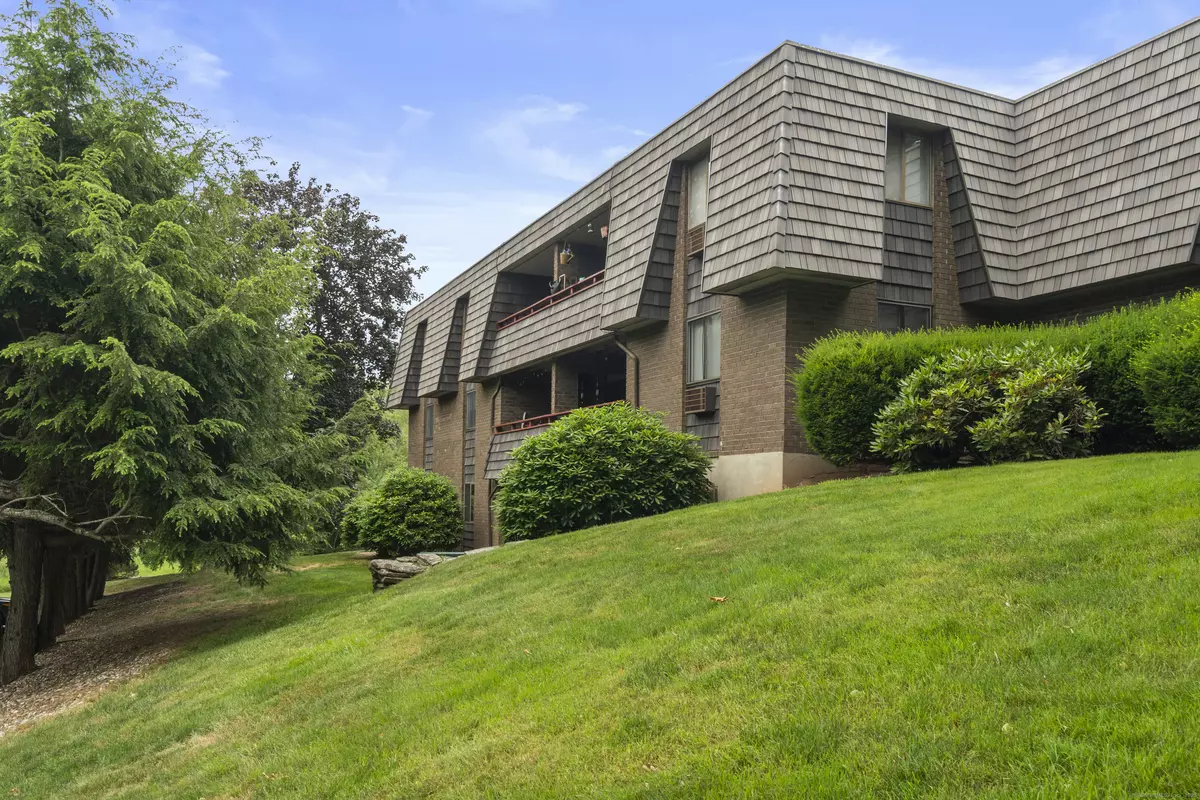 Glastonbury, CT 06033,64 Oxbow Drive #APT C6