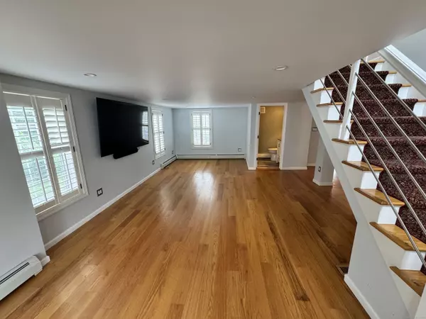 Groton, CT 06355,5 Pearl Street #1