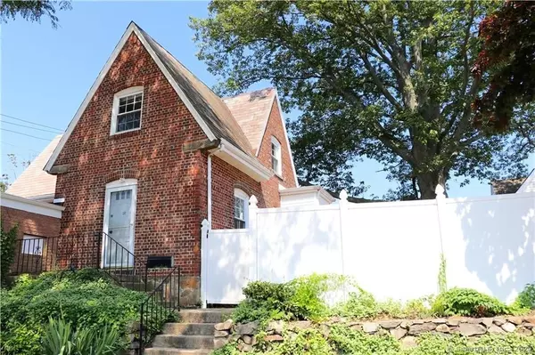58 Post Road, Fairfield, CT 06824