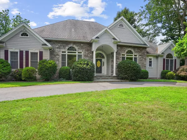 Woodbridge, CT 06525,20 Country Court