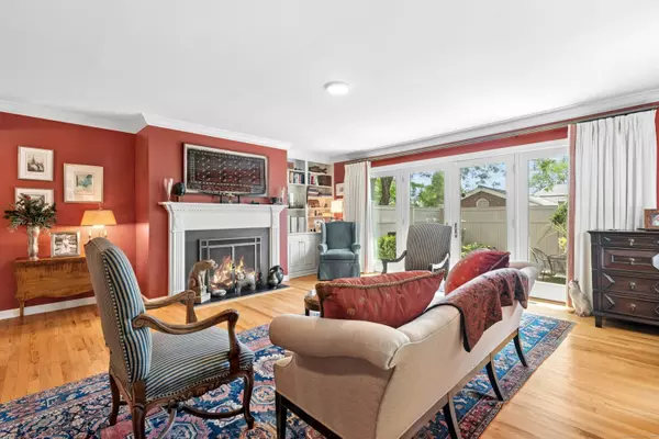 New Canaan, CT 06840,312 Elm Street #APT 9