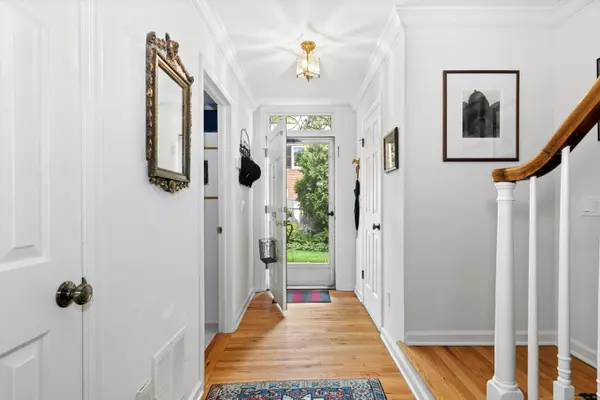 New Canaan, CT 06840,312 Elm Street #APT 9