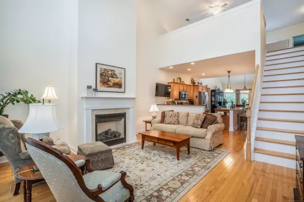 South Windsor, CT 06074,802 Dzen Way #802