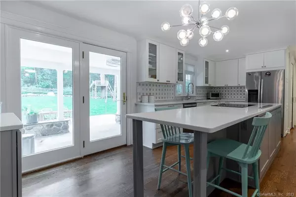 New Canaan, CT 06840,85 Thayer Drive