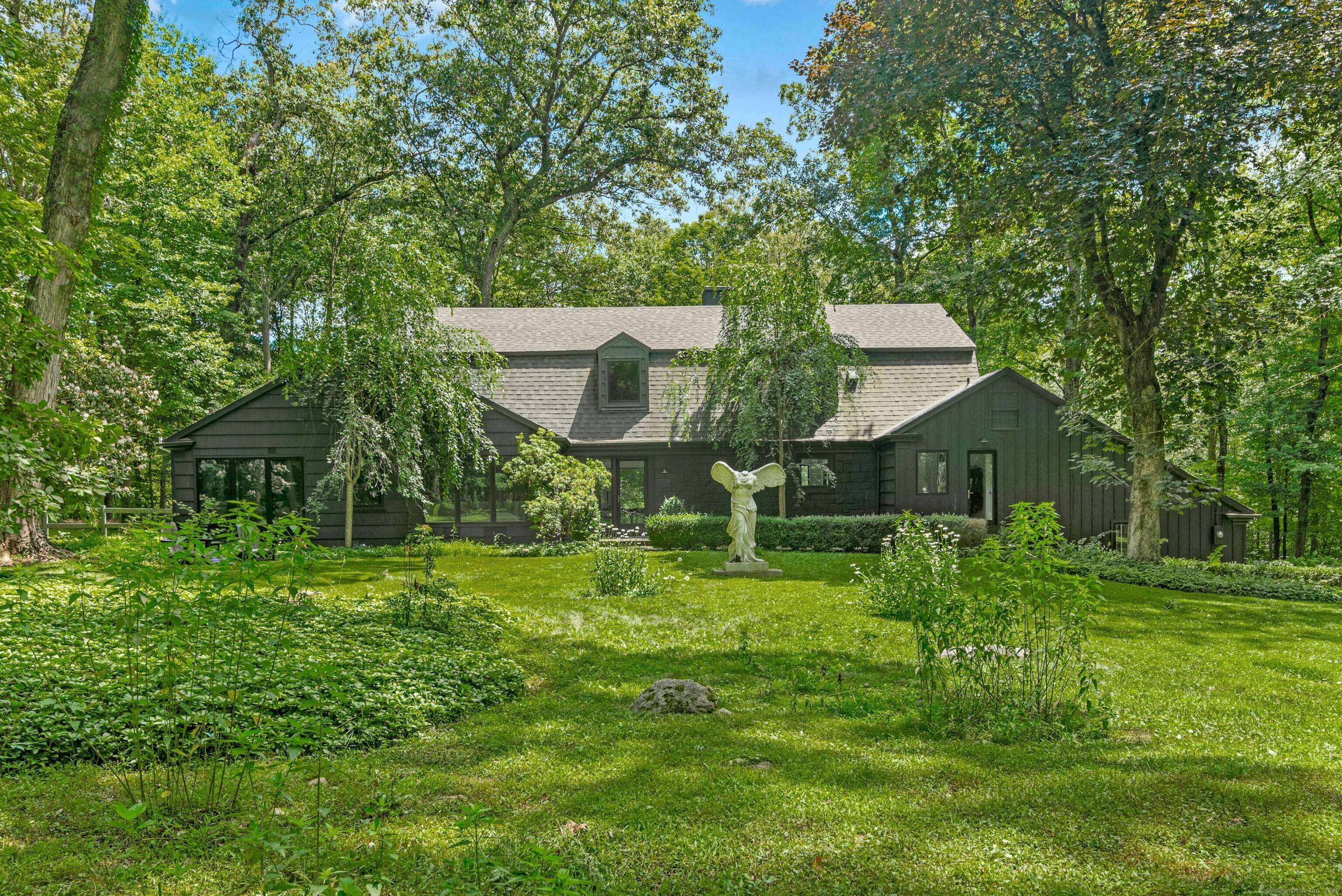 95 Louises Lane, New Canaan, CT 06840