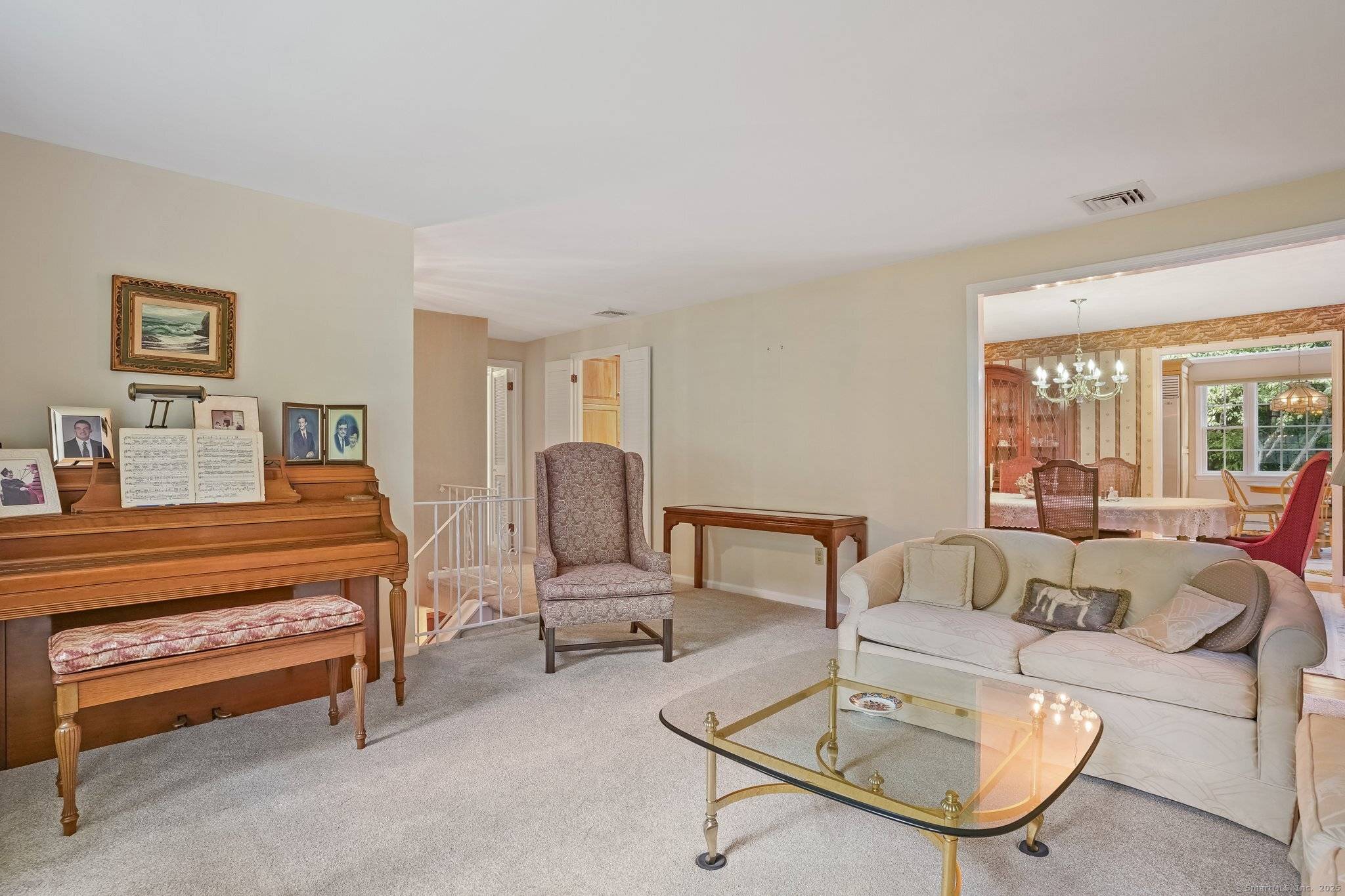 Shelton, CT 06484,6 Robert Frost Drive