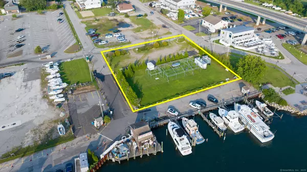 Waterford, CT 06385,377 Mago Point Way #1