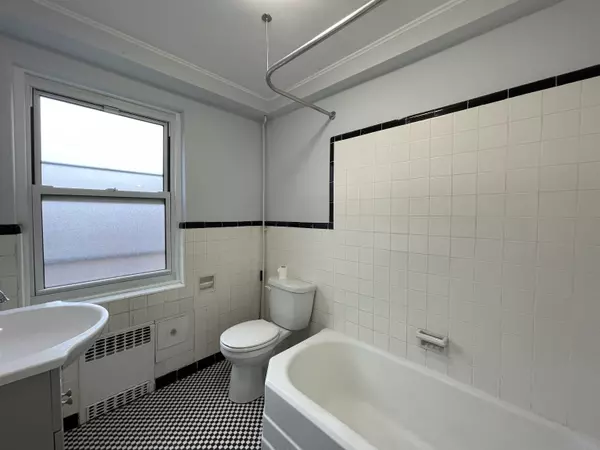 Hartford, CT 06105,230 Farmington Avenue #APT F4