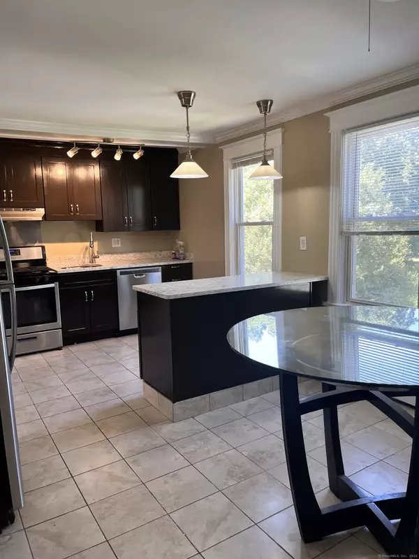 Stamford, CT 06907,1312 Hope Street #2