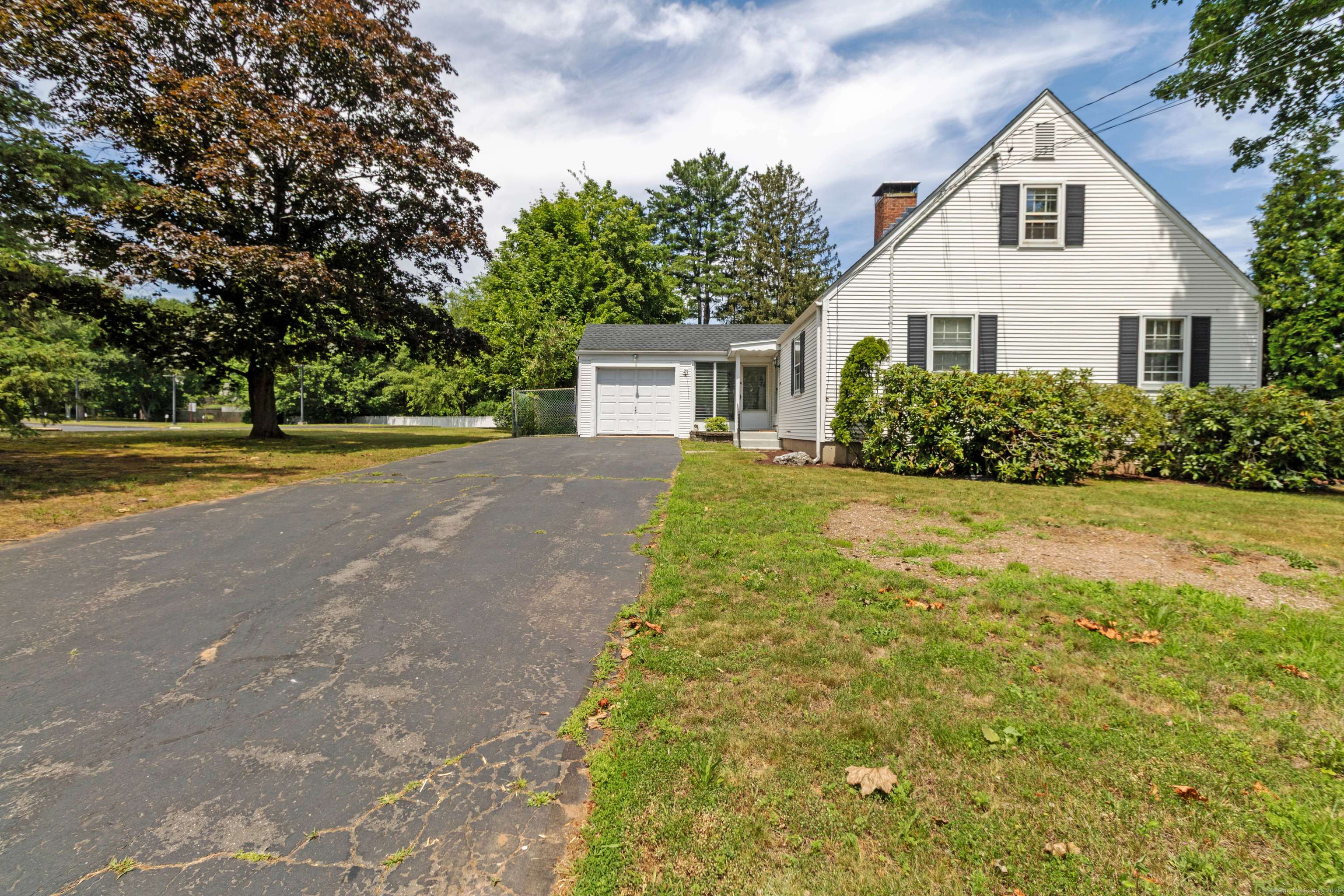 West Hartford, CT 06107,21 Echo Lane