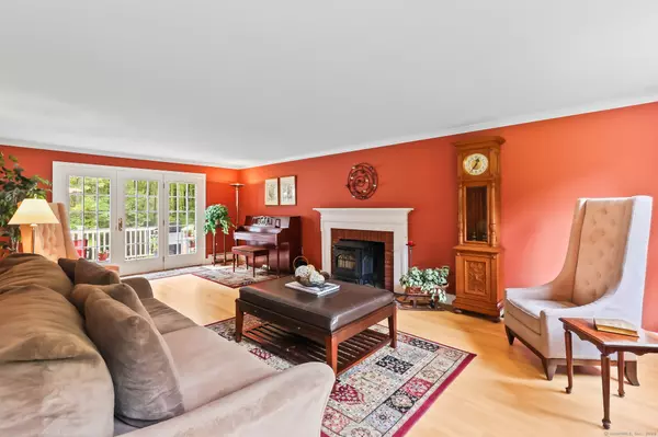 Simsbury, CT 06089,4 Adams Road