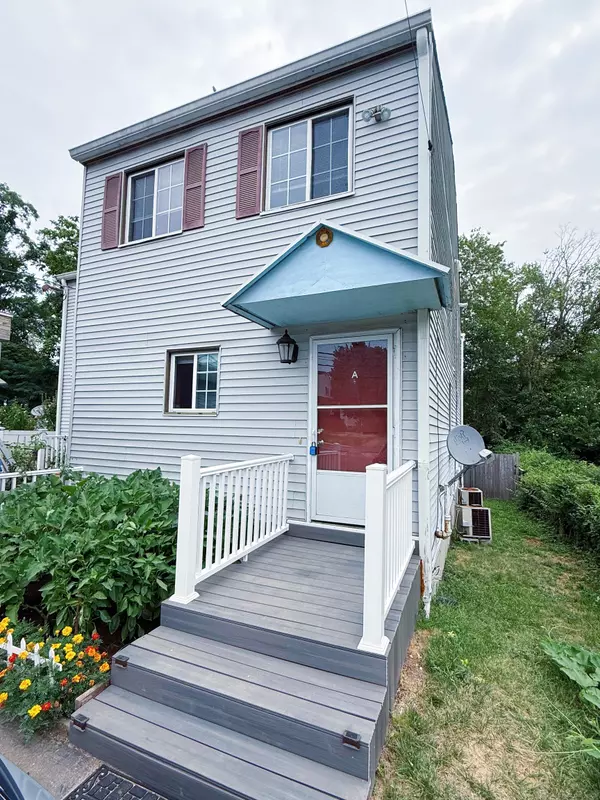 1679 Litchfield Turnpike #Apt A, Woodbridge, CT 06525