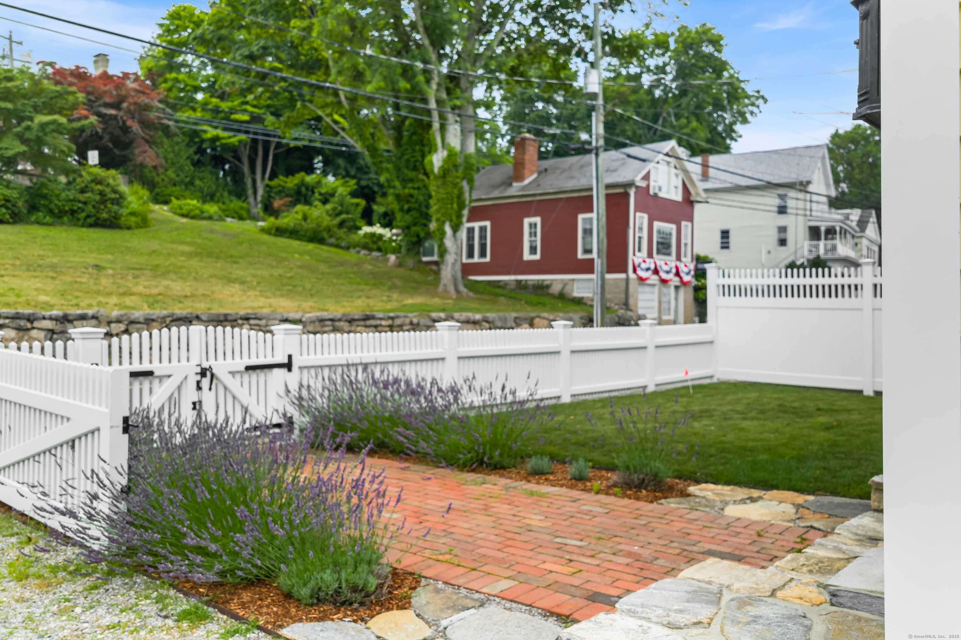 Essex, CT 06426,5 South Main Street
