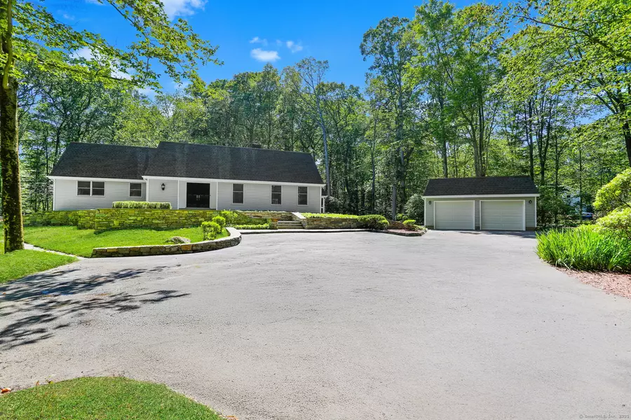 82 Rilling Ridge, New Canaan, CT 06840