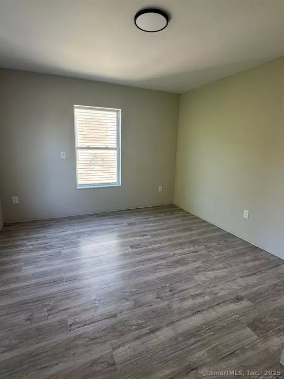 Norwich, CT 06380,50 Hunters Avenue #52-3