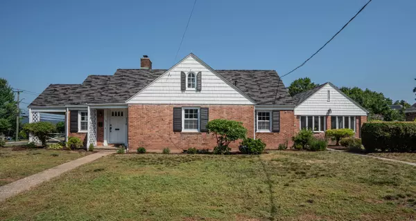114 Bentwood Road, West Hartford, CT 06107