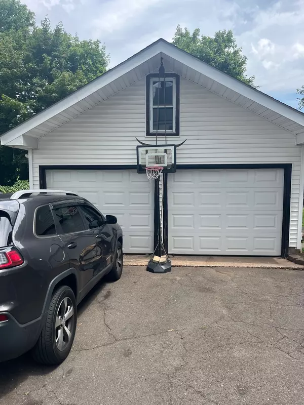 Meriden, CT 06450,43 North Pearl Street