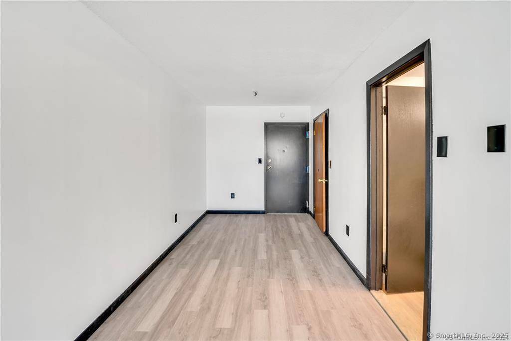 Waterbury, CT 06705,1660 East Main Street #3J